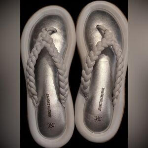 Johnson and Murphy Zoey Braided Thong Sandals 
Women’s Size 8.5